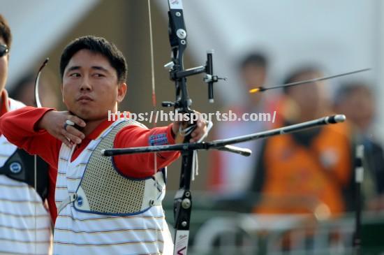 阿根廷选手射箭赢得男子团体铜牌